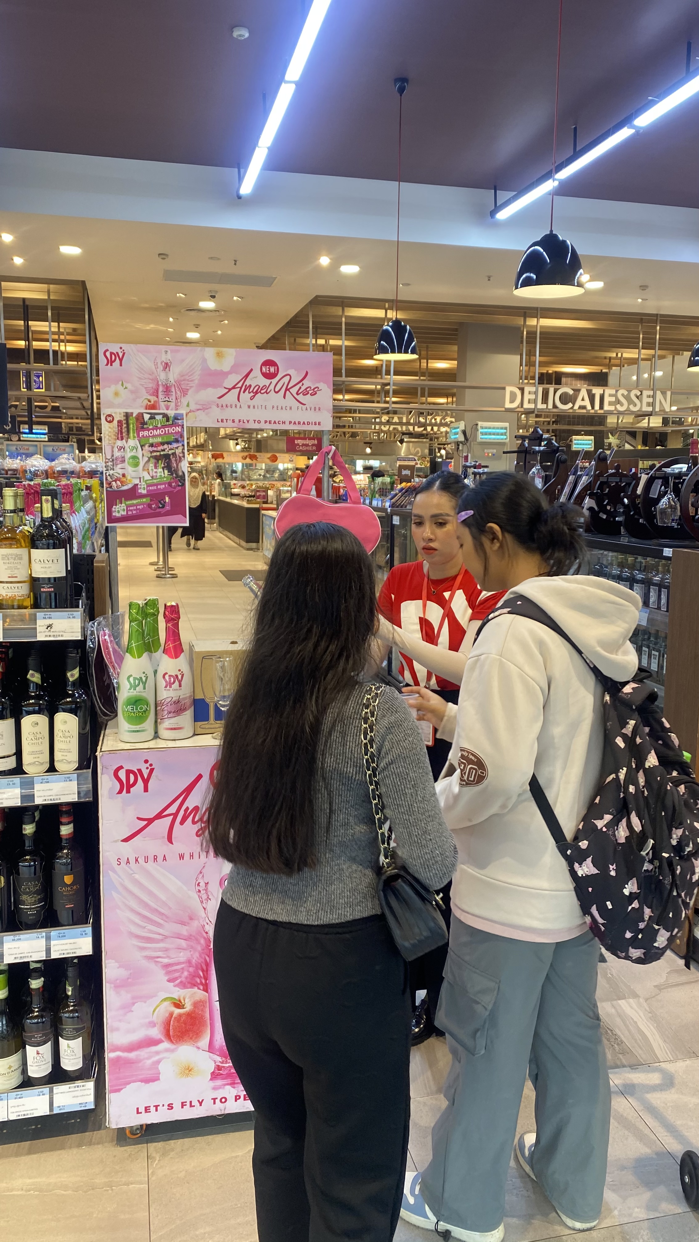 SPY Sparkle Fruit Revolutionizing FMCG Distribution with Da Houg Heng 25th December at Makro Cambodia - Image 10